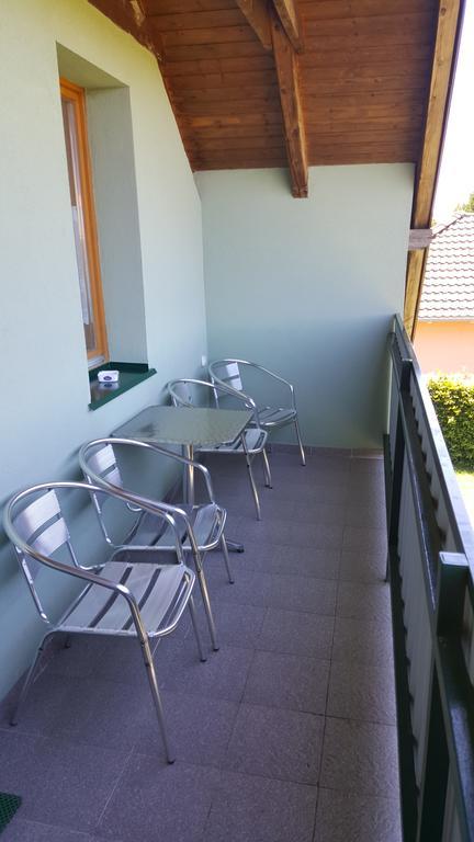 Apartman Nora Ii. บุค ภายนอก รูปภาพ