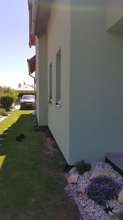 Apartman Nora Ii. บุค ภายนอก รูปภาพ